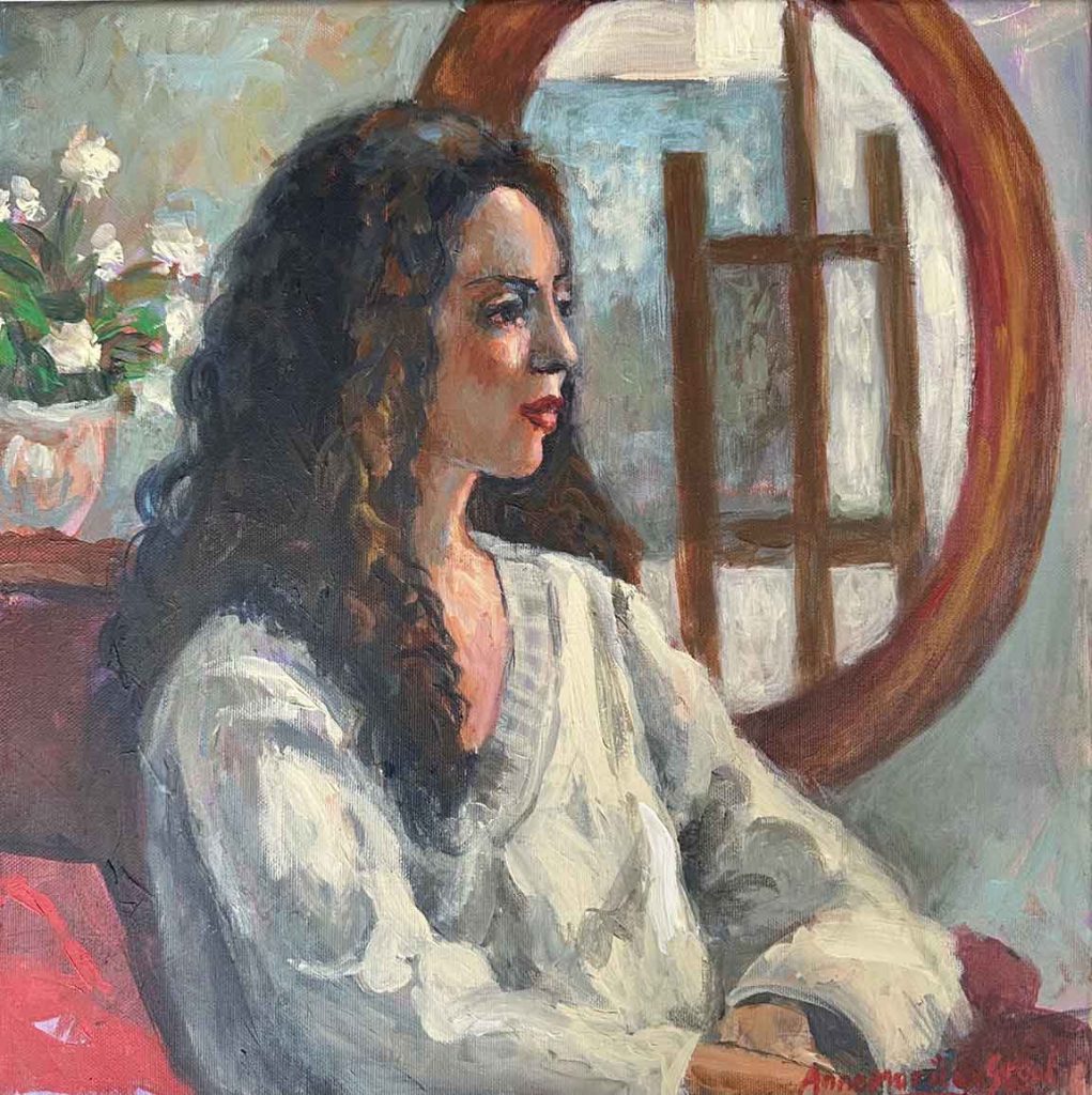 In het atelier is een schilderij van een vrouw geschilderd door Annemarie de Groot